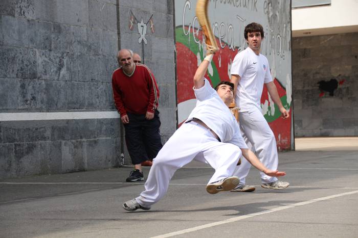 Behar Zana 70. urteurrena errebotea 39 1465127733071