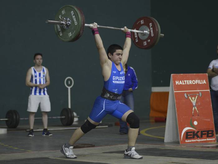 Podiumetik gertu geratu dira pultsulariak