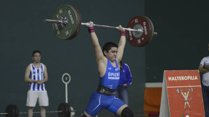 Podiumetik gertu geratu dira pultsulariak