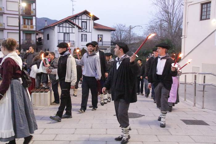 Olentzero eta Mari Domingi 2015 14 1450983293692