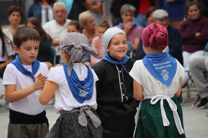 Dantzak, txistuak eta trikit 31 1565549086507