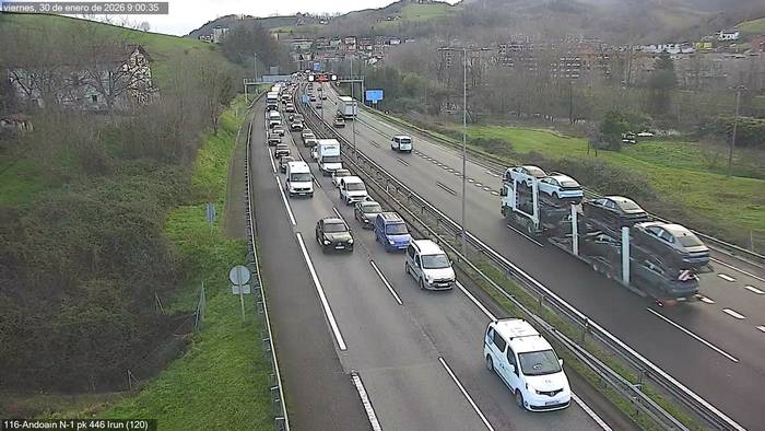 Auto ilarak N-1 errepidean