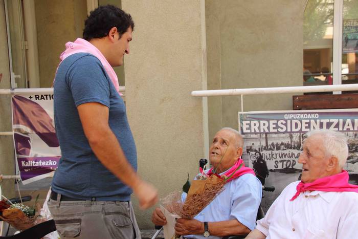 Helduenei dantza eginez hasi 30 1564057647765