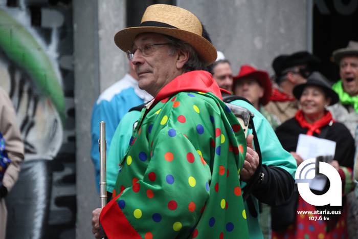 Pijamen iraultzak hartu du T 10 1488099914904