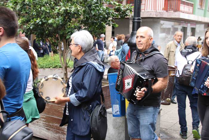 Hauspoa trikitiari 37 1570286807557