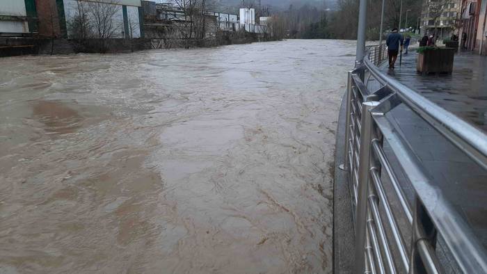 Urak eta lurrak gain hartu d 22 1639129524120