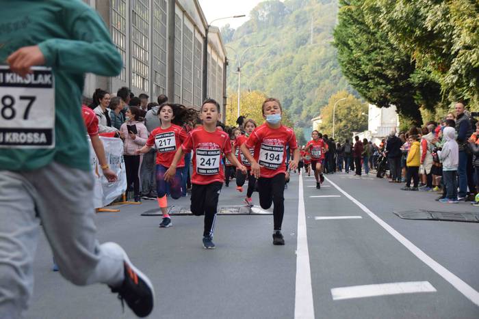 Gozatu egin dute txikienek S 14 1634039484289