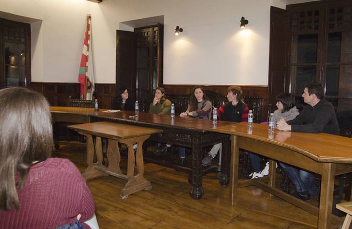 Emakumea eta kirola mahai in 4 1488885085688