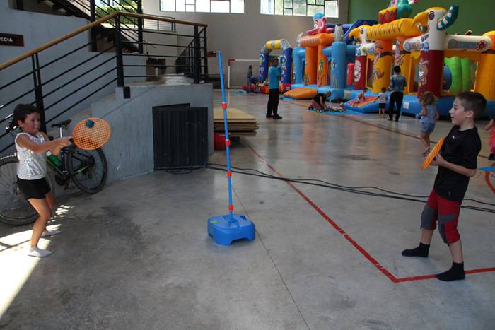 Helduak mahaiaren bueltan, e 10 1502640638218