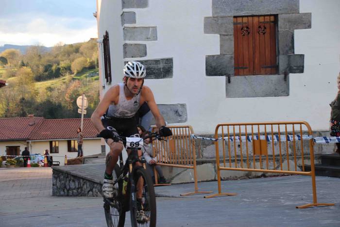 Alexander Ordeñana eta Zuriñ 98 1543079316918