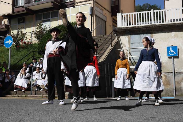 Dantzari eguna ari dira ospa 33 1652614051688