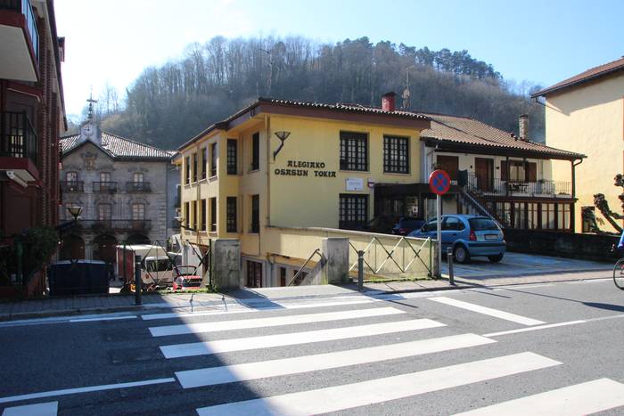Osasun zentroa eta jubilatuen taberna berrituko dituzte