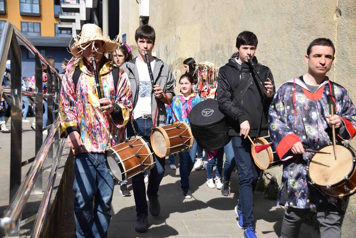 Dantzari txikiek Tolosako ka 43 1551531590653