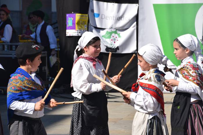 Dantzari txikiak, goizeko pr 99 1491666984386