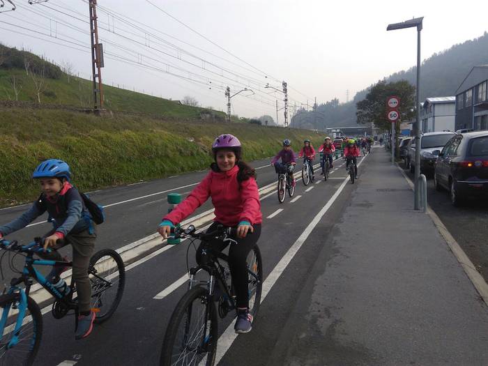 Flemingo ikasleak bizikletaz 2 1491496307039