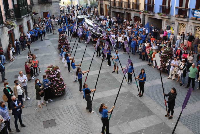 Tolosa urdinez jantzi da 5 1632073491892