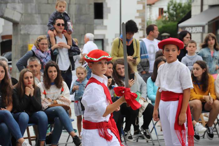 Dantzak, txistuak eta trikit 99 1565549130198