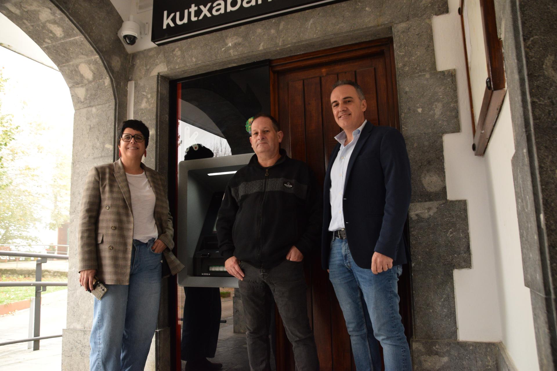 Albizturren eta Leaburu-Txaraman kutxazain automatikoak jarri dituzte