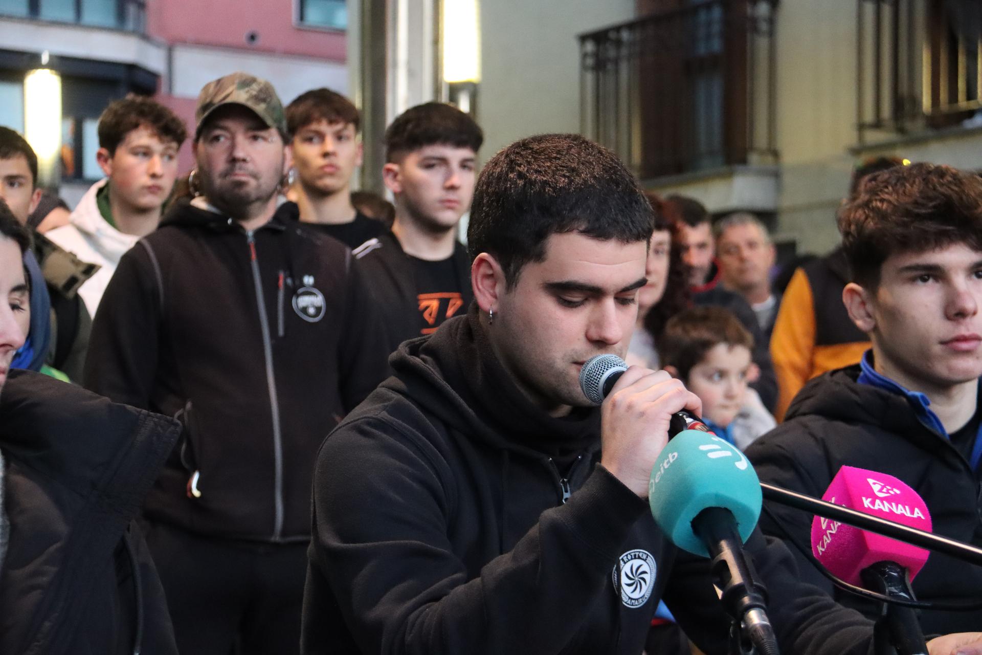 Xuhar Herri Plataformak esan du «nekatuta» daudela Ertzaintzaren esku-hartze «gogorrez»
