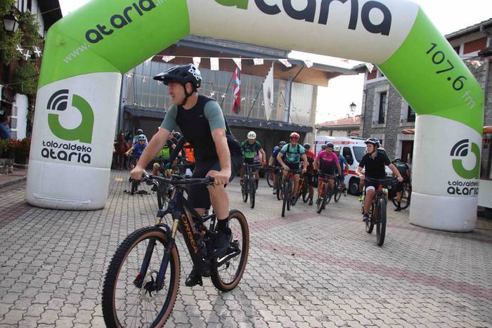 Mendi bizikleta lasterketare 23 1660377597953