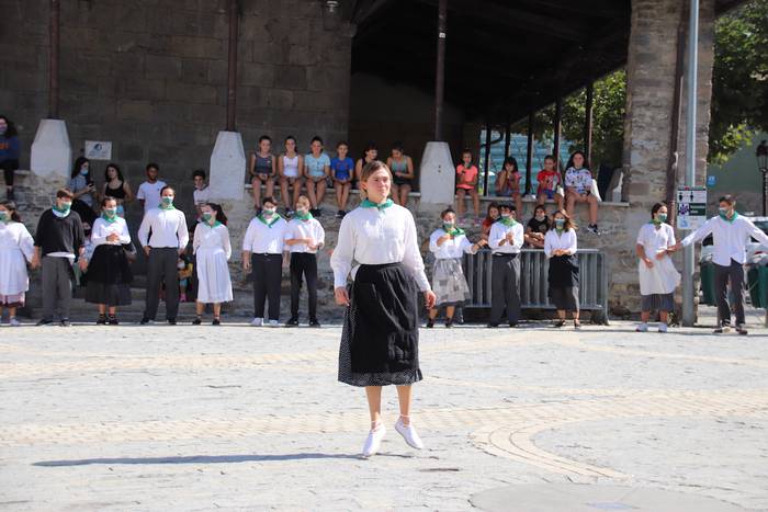 Berriro ere elkarri eskutik  19 1632576977768