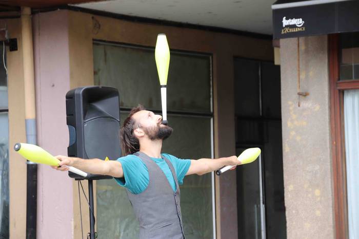 Malabareak eta akrobaziak na 27 1562507122315