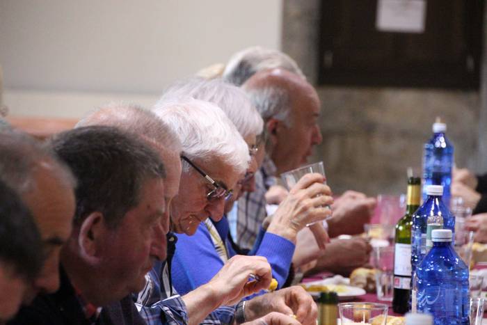 Prozesioaren ondoren, bazkar 12 1557930947903