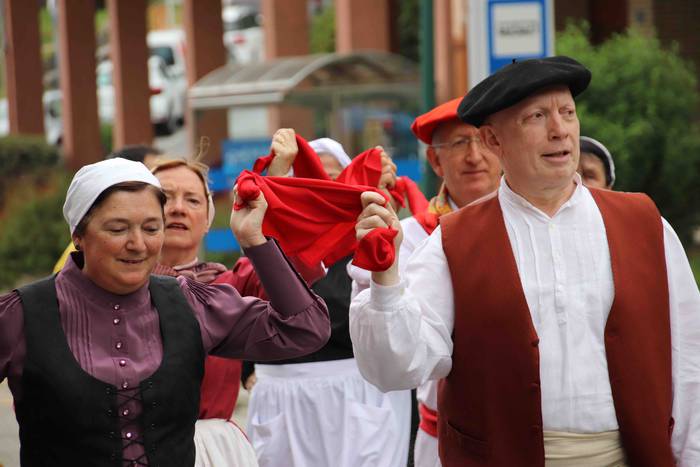 Larrain dantza egin dute Ama 10 1562505575189