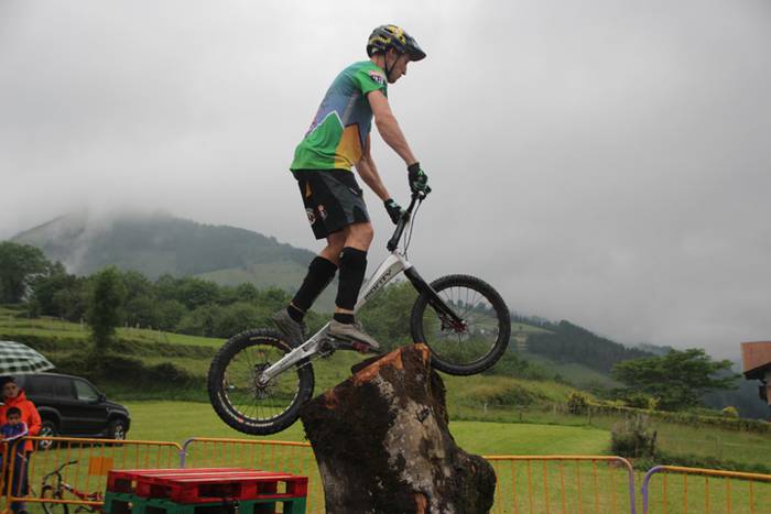 Erakustaldi batekin hasi dir 36 1496515143995