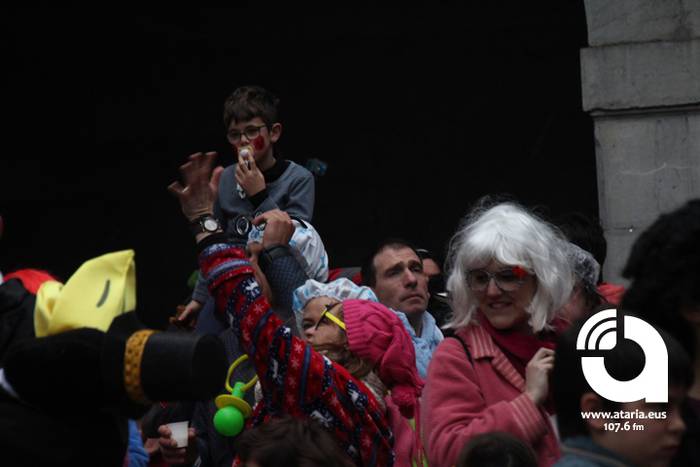 Pijamen iraultzak hartu du T 15 1488099940435