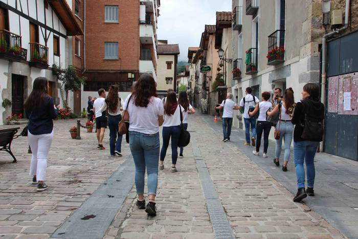 Asteasun festak apurtu du "n 32 1593430423048