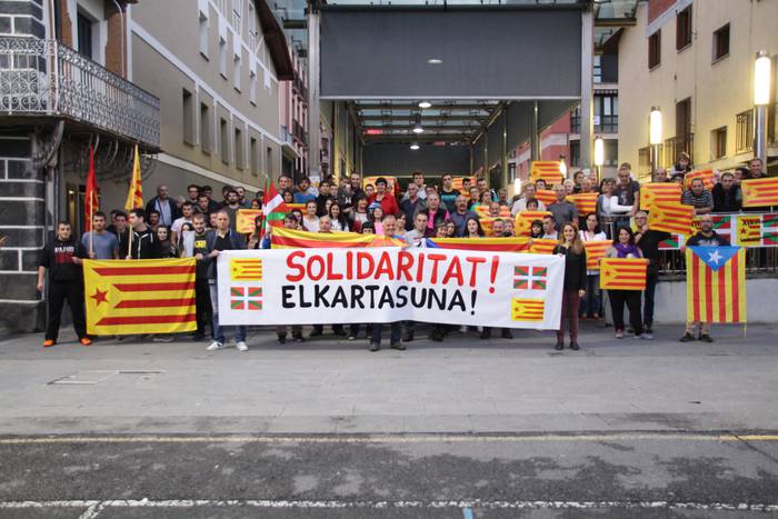 Elkartasuna  gainezka 28 1507057393171