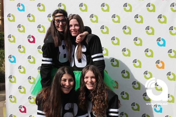 Photocoll-ean jartzeak saria 33 1488130066502