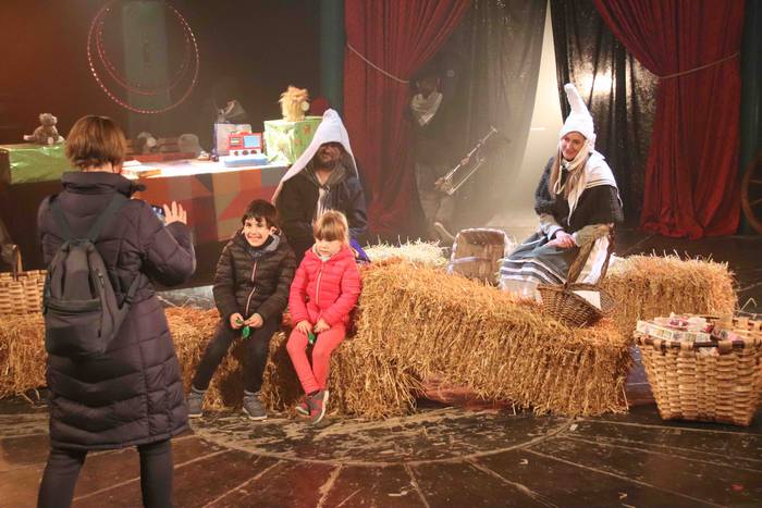 Zirkuan egiten ari dira harr 8 1608821707122