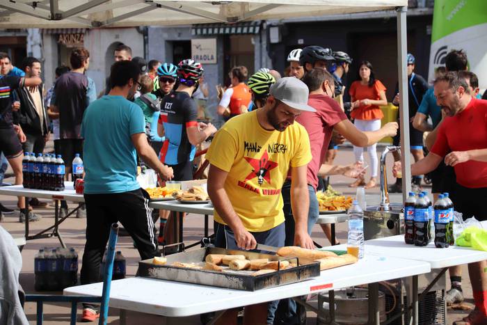 Irrintzi Txirrindularitza El 44 1633182230362