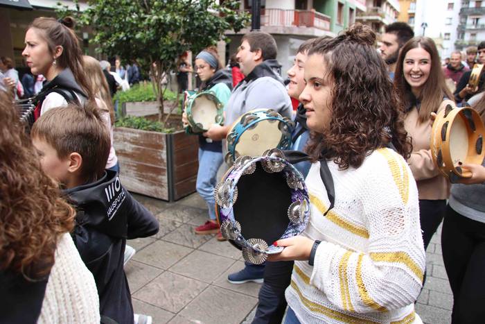 Hauspoa trikitiari 35 1570286805140