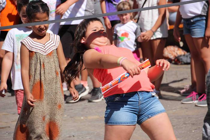 Tripa beteta, dantzan pasa d 109 1563205376372