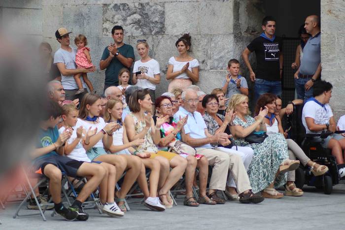 Dantza sokara batu dira emak 12 1660153168901