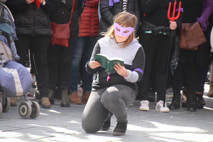 Egunerokorik ez, emakumerik  57 1520518537037