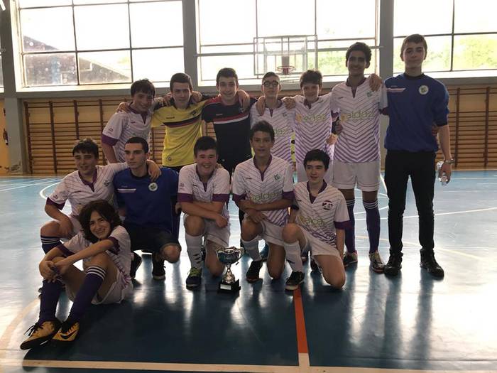 Lauburuko emakumezkoak gertu, eta infantilak Euskadiko txapeldunak