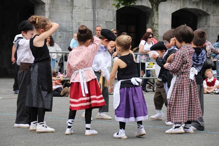 Dantzari txiki eguna Villabonan 2 1465749468272