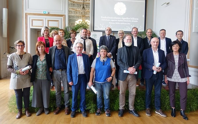 Amonarrizek eta Garikanok Euskaltzaindiaren ikur-diploma jaso dute, urgazle berri gisa