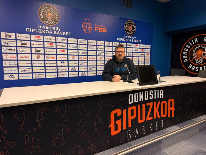 «Oraindik ez dut neure burua lehen entrenatzailetzat ikusten»