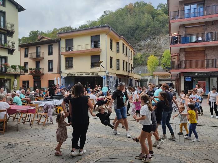 Maiatzetik udara bitarte, hamalau hitzordu