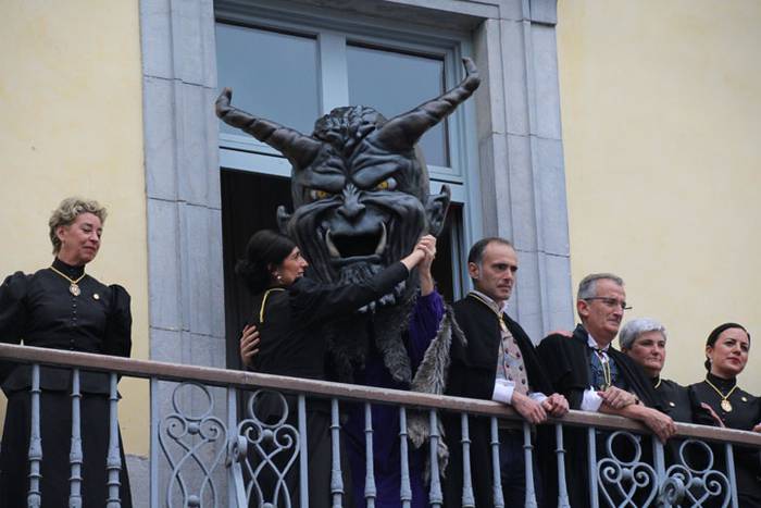 Santuek eta dantzariek poztu 154 1498313036355