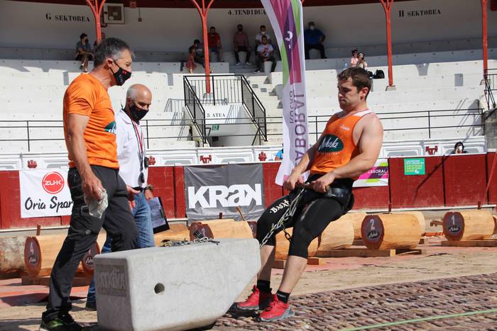 Izetatarrek jantzi dute txap 14 1624130516400