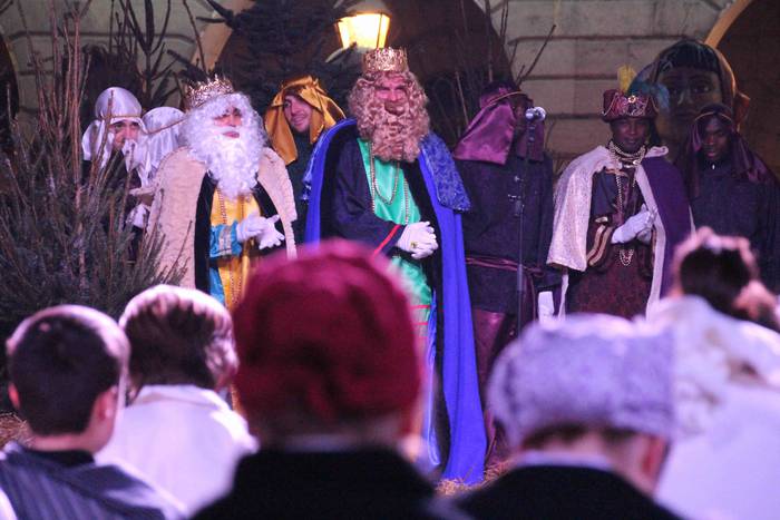 Errege magoen desfilea tolos 117 1546717684046