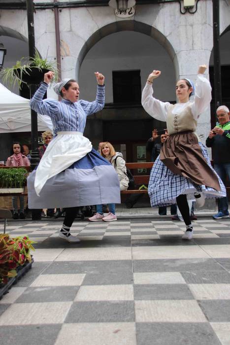 Baserritarrei omenaldia Tolo 8 1558173630493