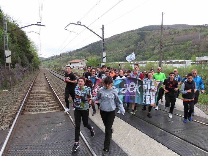 korrika, furgonetatik, Anoet 15 1649421134438