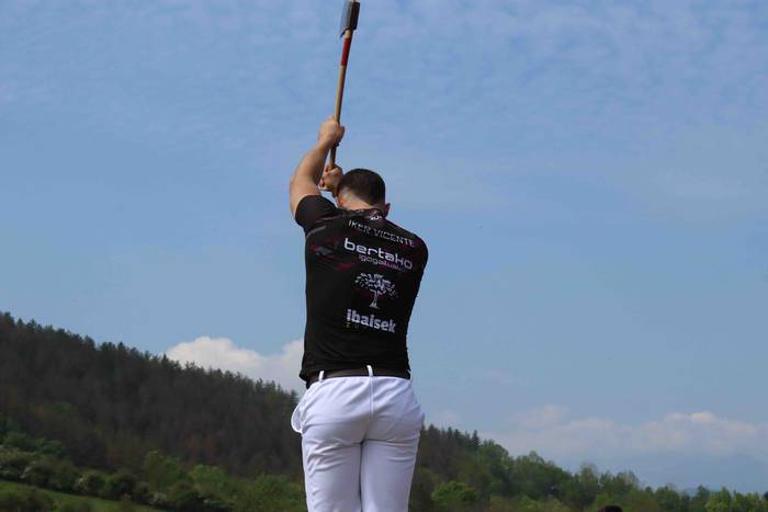 Larre irekierarik ez, baina  24 1651405480346